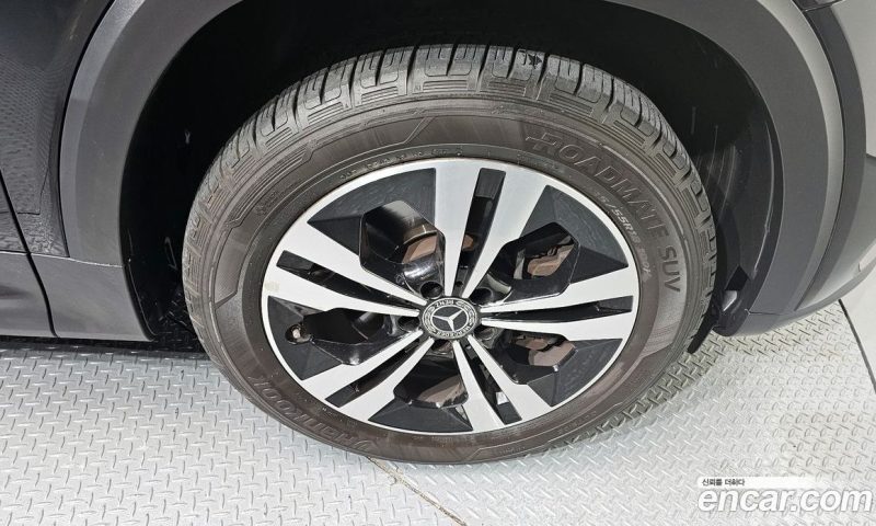 Mercedes Benz GLB-Class GLB220