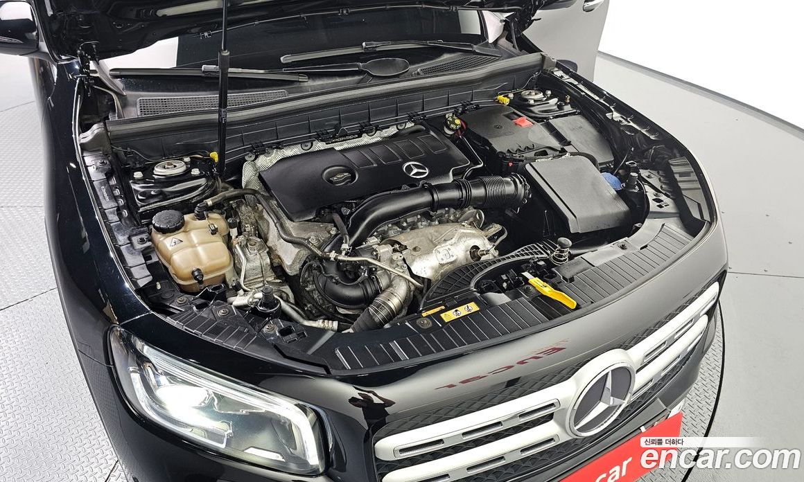 Mercedes Benz GLB-Class GLB220