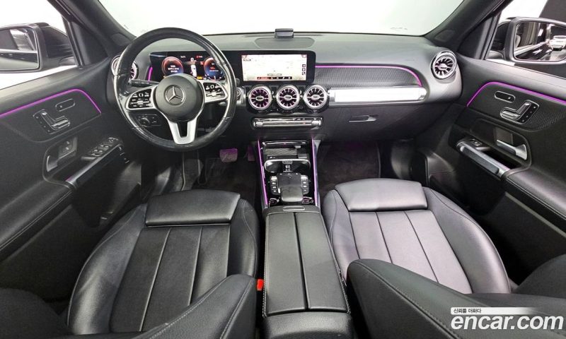 Mercedes Benz GLB-Class GLB220