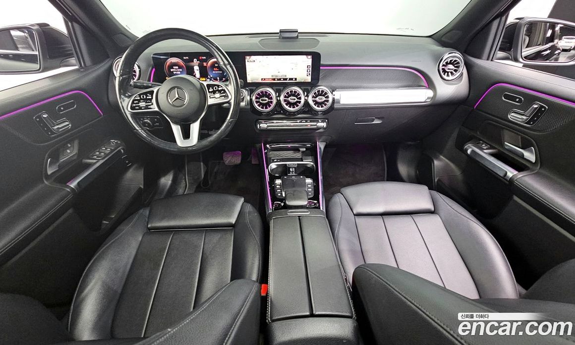 Mercedes Benz GLB-Class GLB220