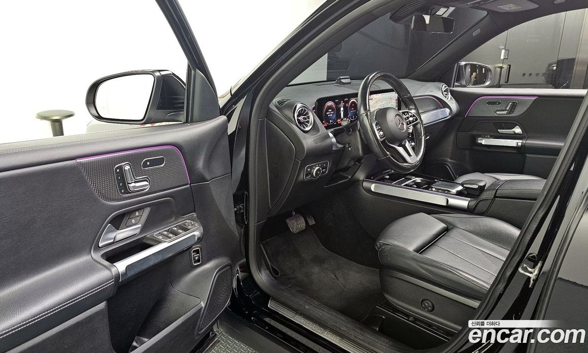 Mercedes Benz GLB-Class GLB220