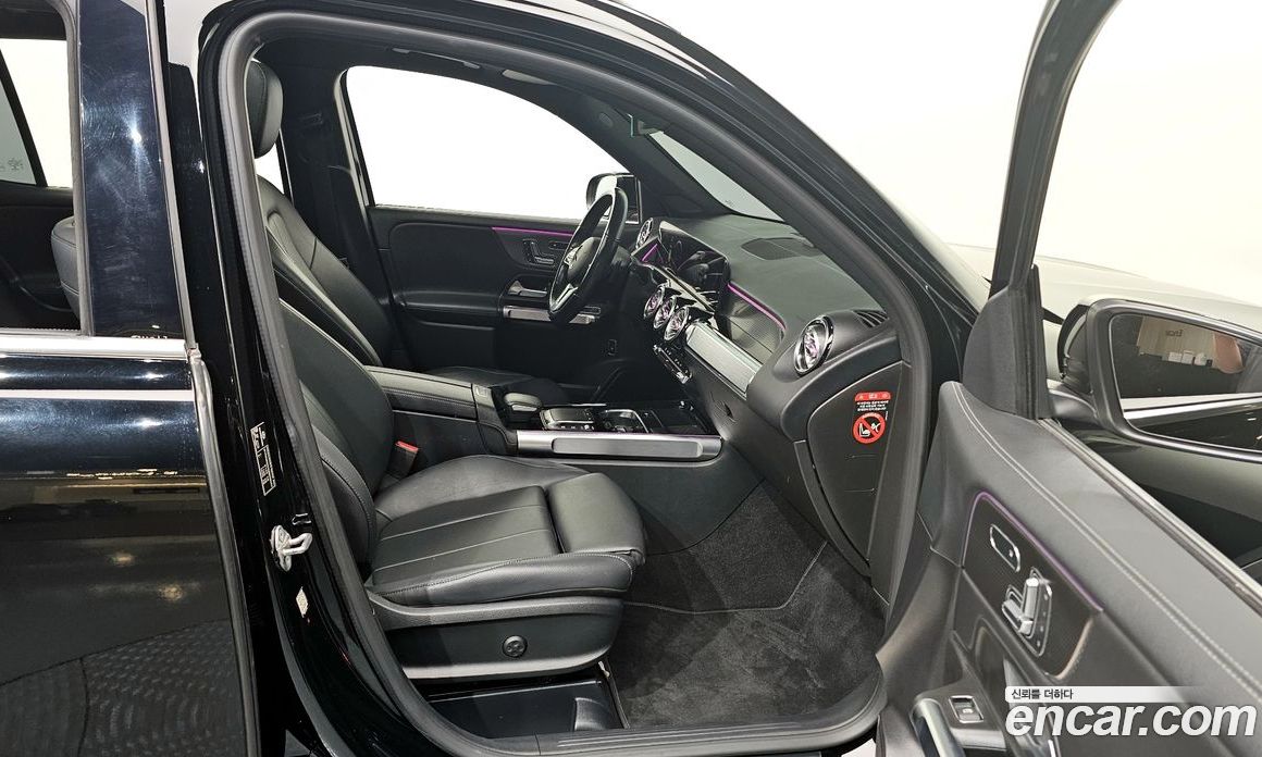 Mercedes Benz GLB-Class GLB220