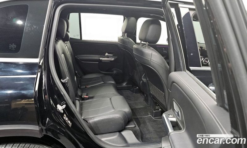 Mercedes Benz GLB-Class GLB220