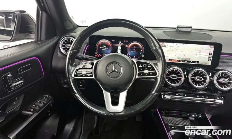 Mercedes Benz GLB-Class GLB220