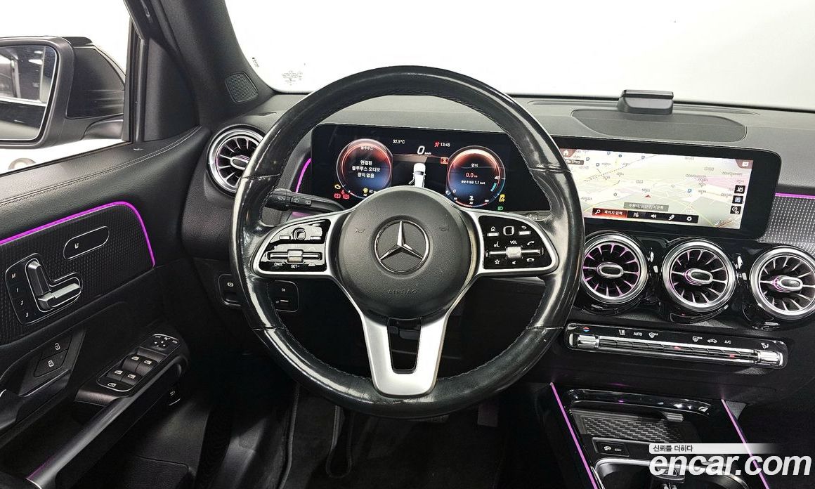 Mercedes Benz GLB-Class GLB220