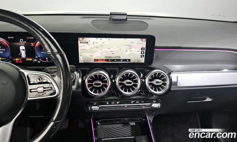 Mercedes Benz GLB-Class GLB220