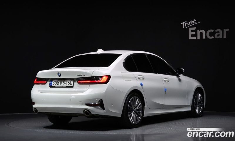 BMW 3-Series i320 Luxury