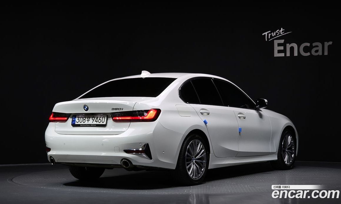 BMW 3-Series i320 Luxury