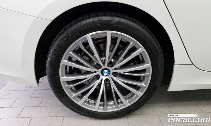 BMW 3-Series i320 Luxury