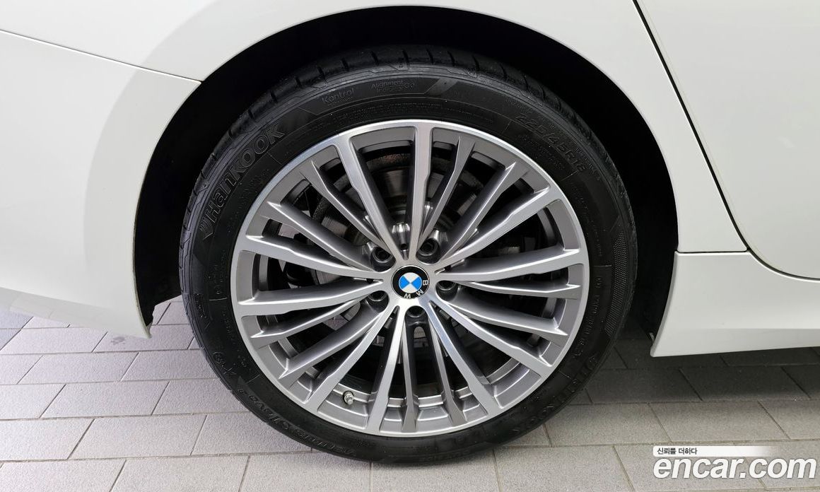 BMW 3-Series i320 Luxury