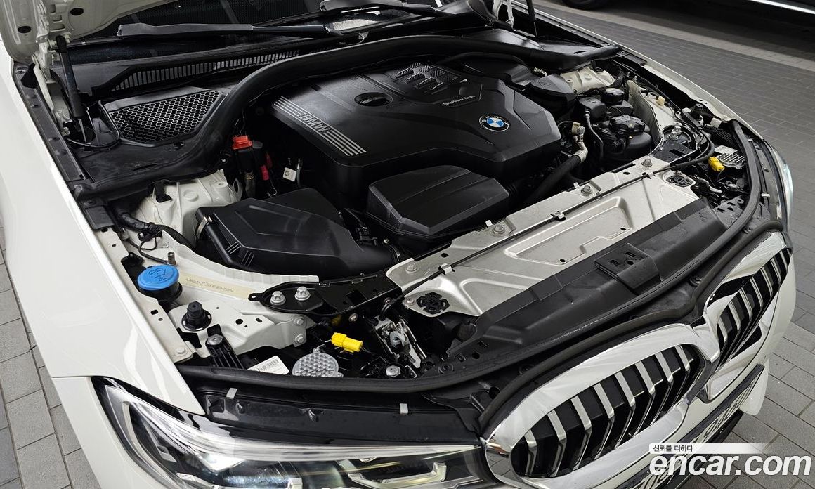 BMW 3-Series i320 Luxury