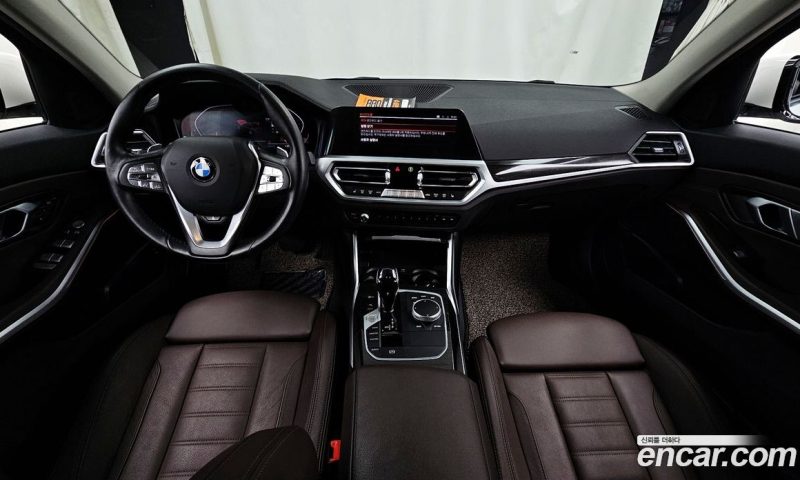 BMW 3-Series i320 Luxury