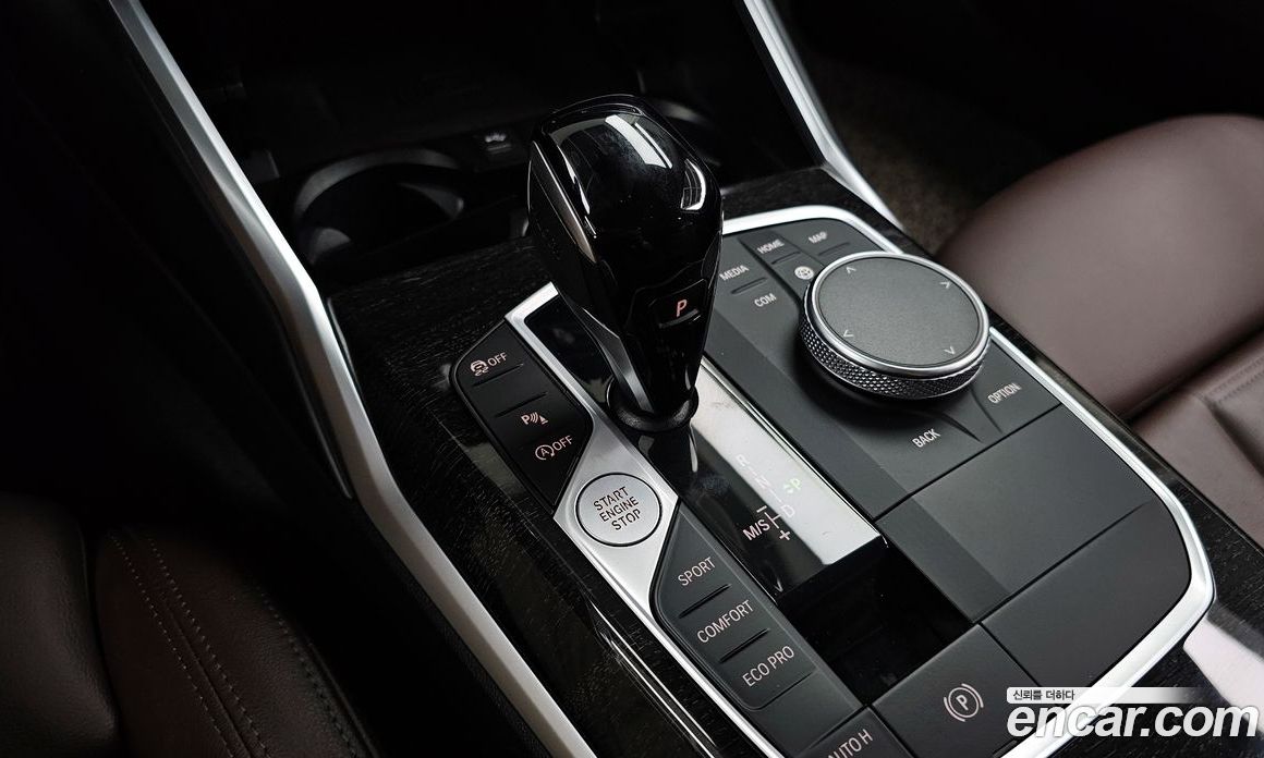 BMW 3-Series i320 Luxury