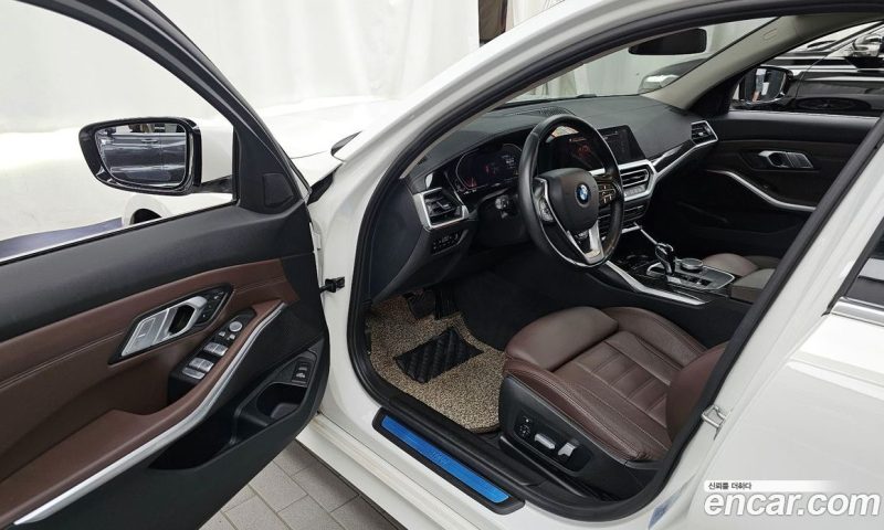 BMW 3-Series i320 Luxury