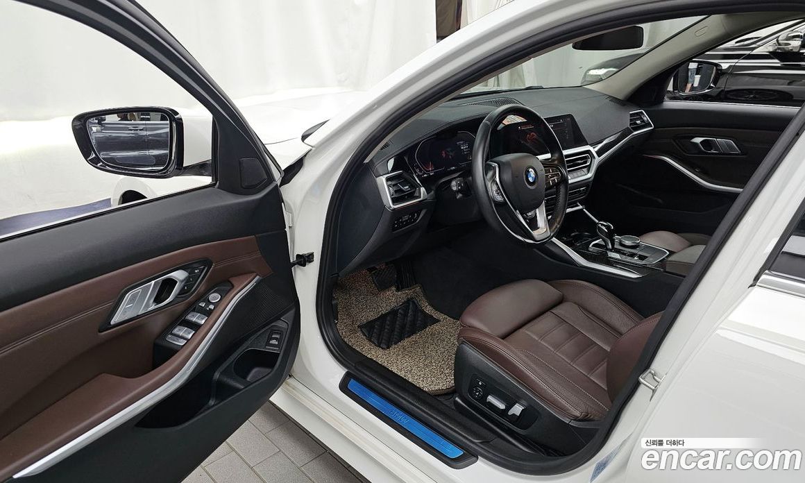 BMW 3-Series i320 Luxury