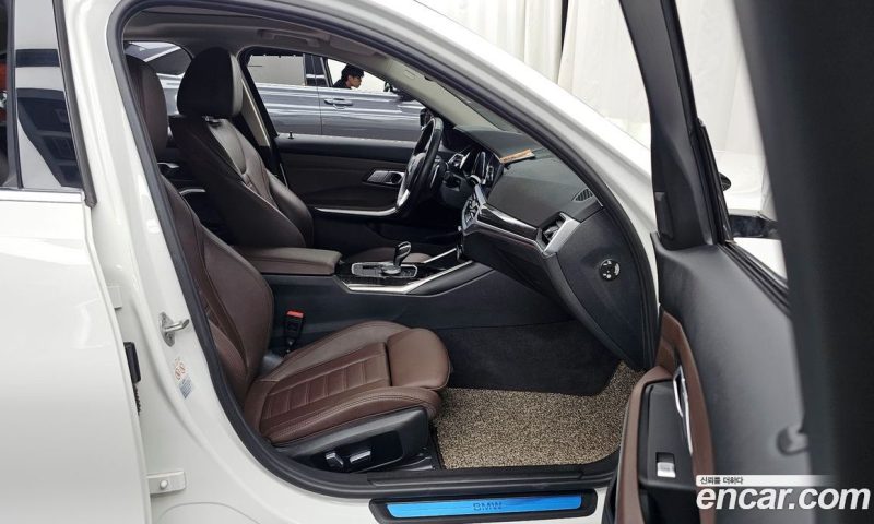 BMW 3-Series i320 Luxury