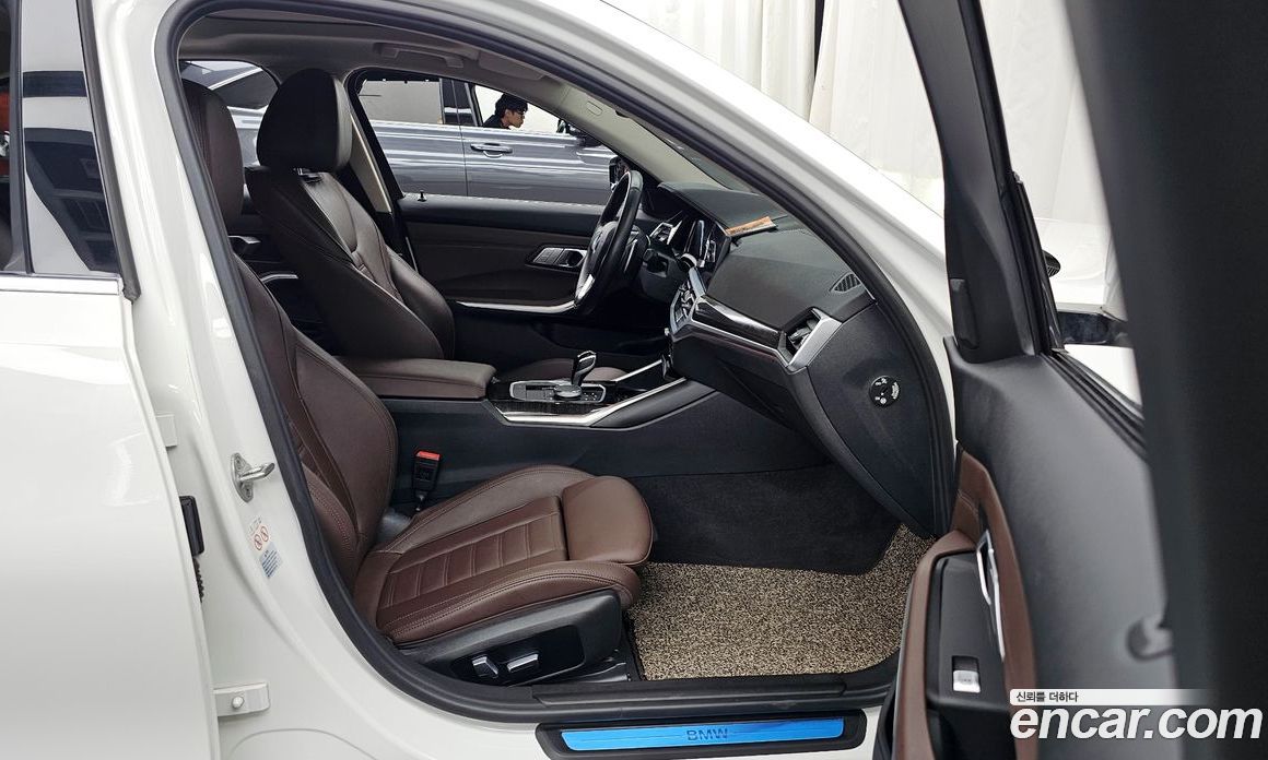 BMW 3-Series i320 Luxury