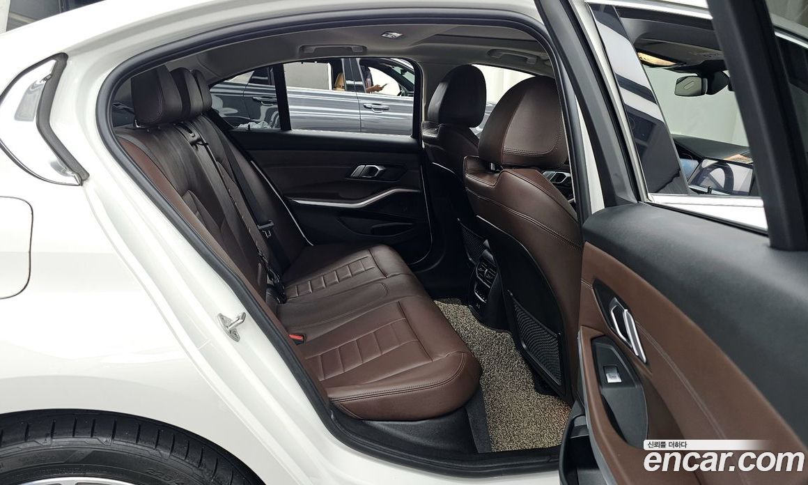 BMW 3-Series i320 Luxury