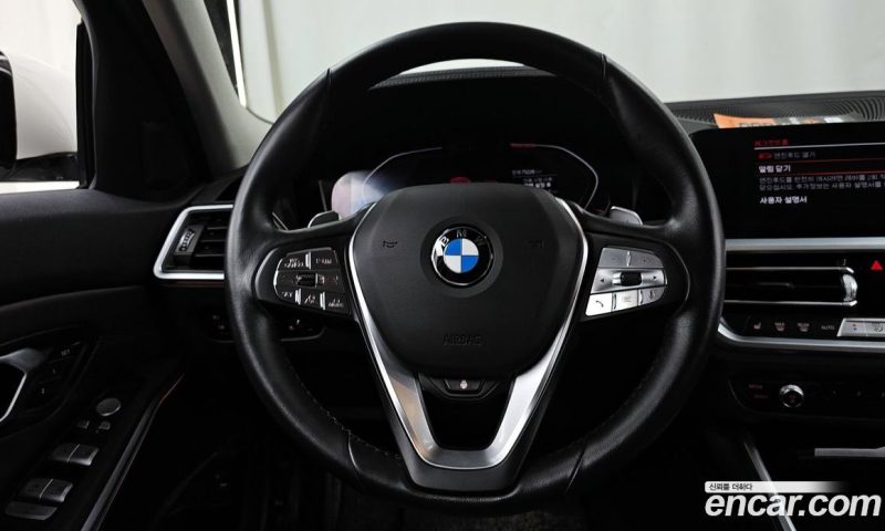 BMW 3-Series i320 Luxury