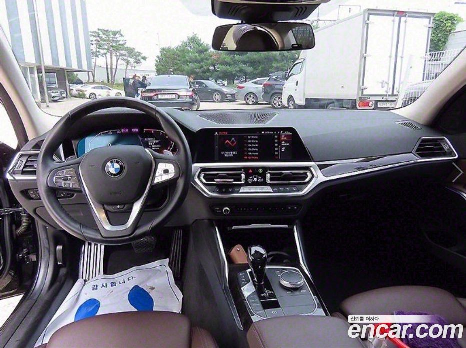 BMW 3-Series i320 Luxury
