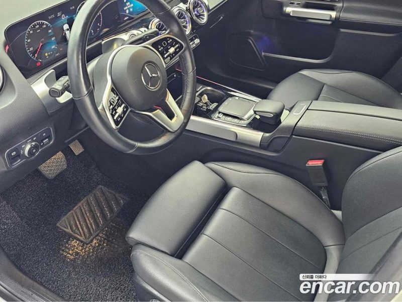 Mercedes Benz GLB-Class GLB200 D