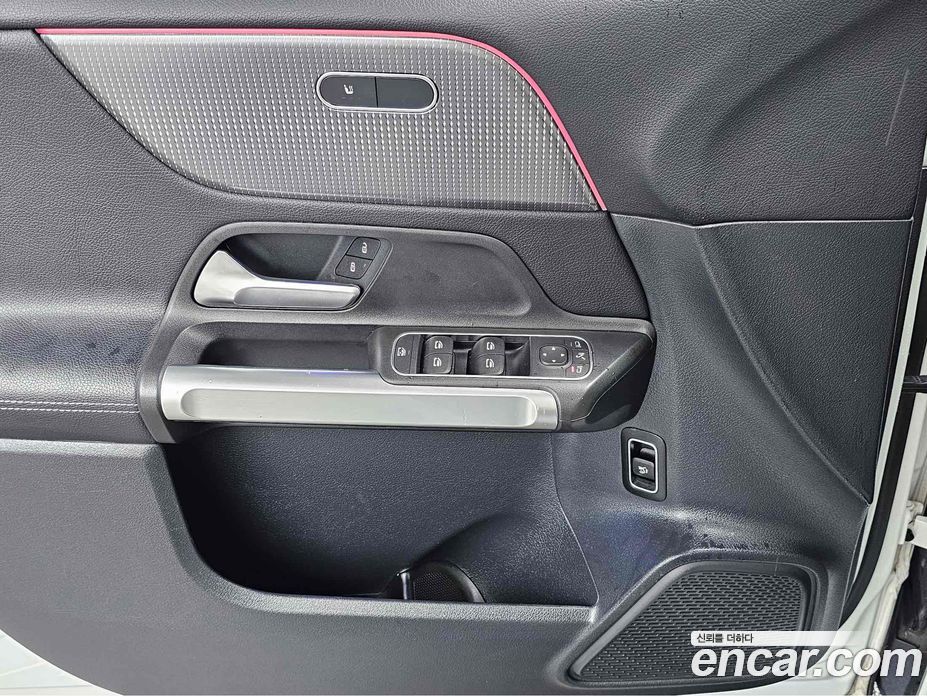 Mercedes Benz GLB-Class GLB200 D