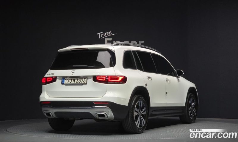 Mercedes Benz GLB-Class GLB220