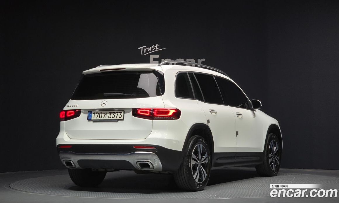 Mercedes Benz GLB-Class GLB220