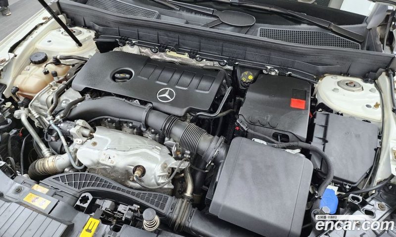 Mercedes Benz GLB-Class GLB220