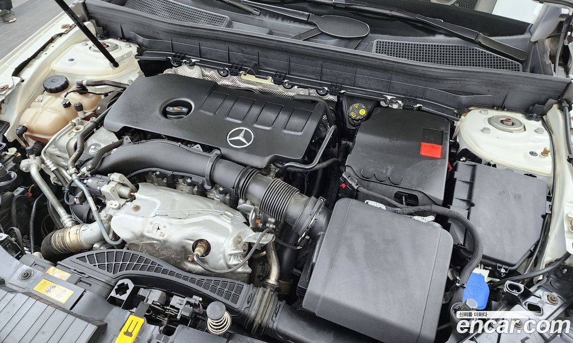 Mercedes Benz GLB-Class GLB220