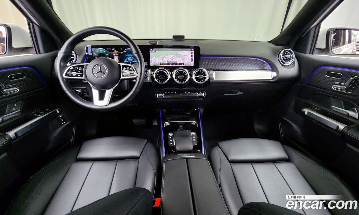 Mercedes Benz GLB-Class GLB220