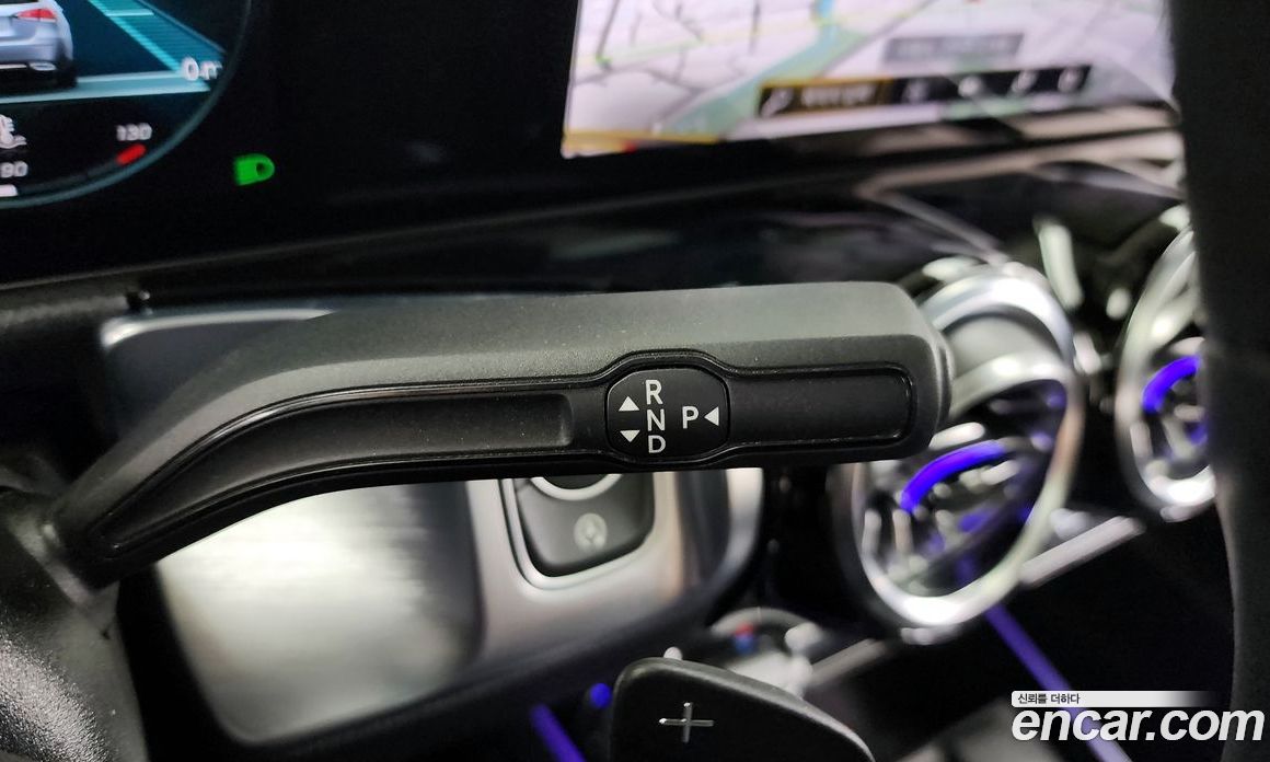 Mercedes Benz GLB-Class GLB220