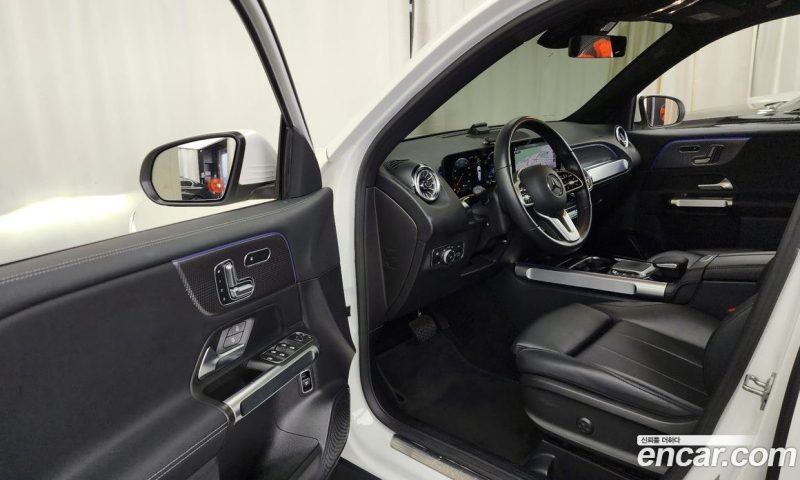 Mercedes Benz GLB-Class GLB220