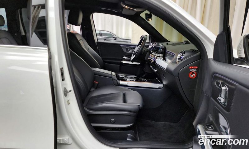 Mercedes Benz GLB-Class GLB220