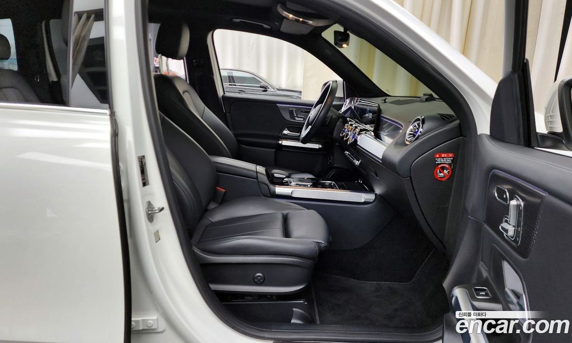 Mercedes Benz GLB-Class GLB220