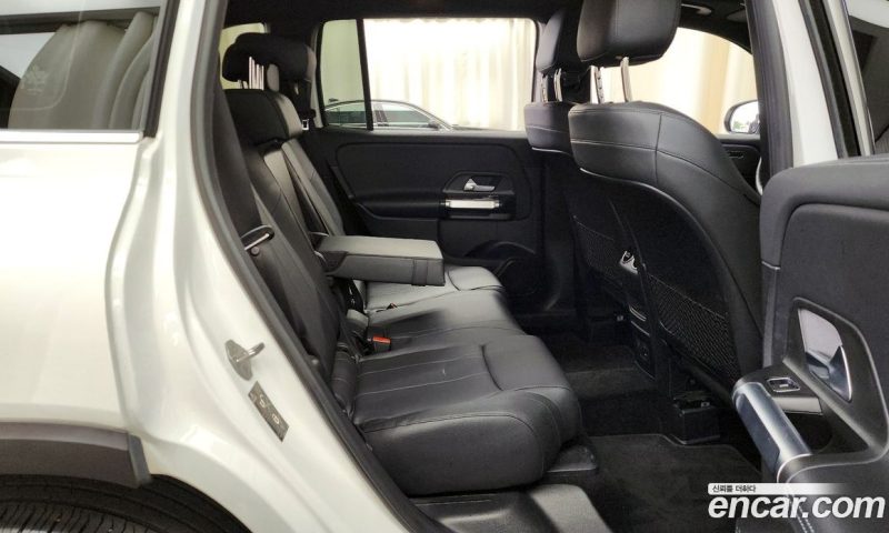 Mercedes Benz GLB-Class GLB220