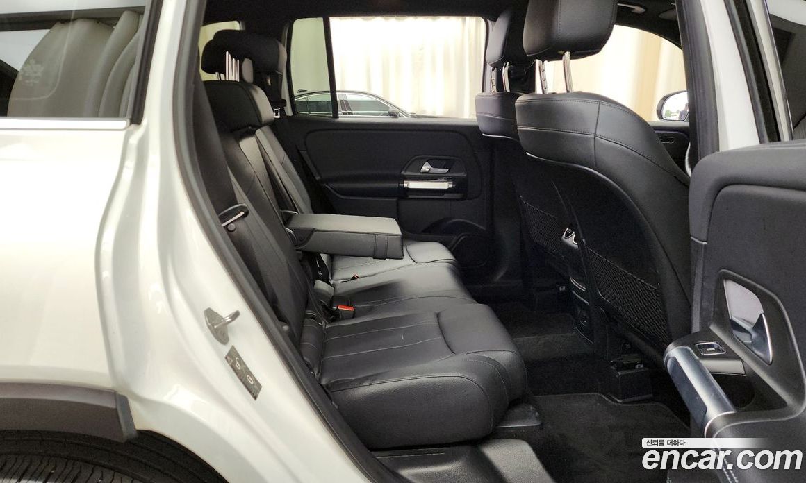 Mercedes Benz GLB-Class GLB220