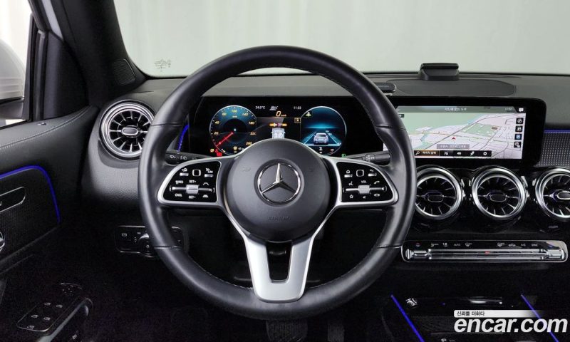 Mercedes Benz GLB-Class GLB220