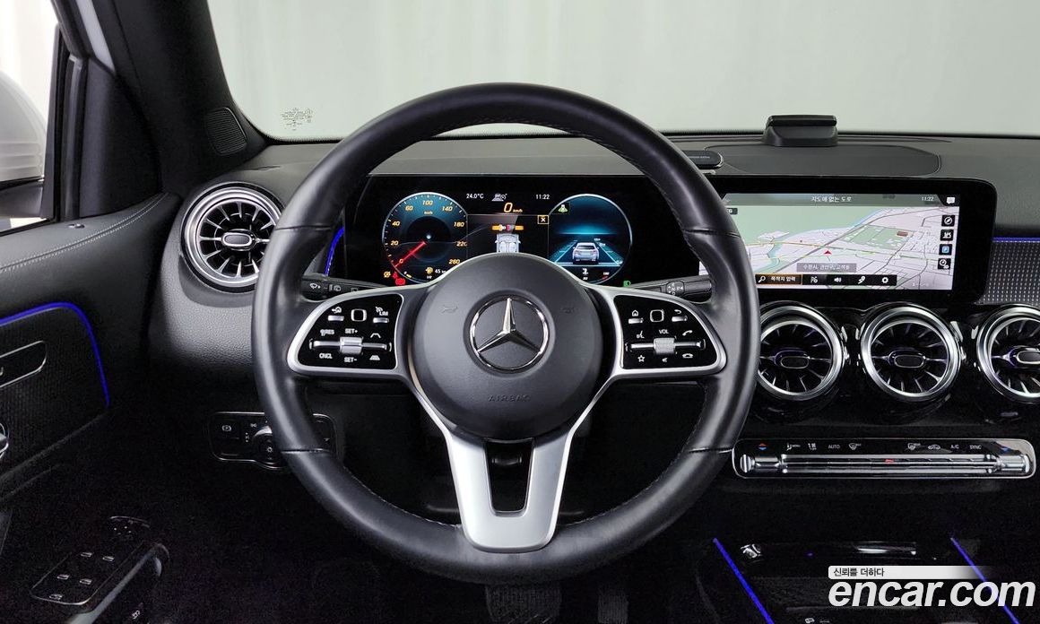 Mercedes Benz GLB-Class GLB220