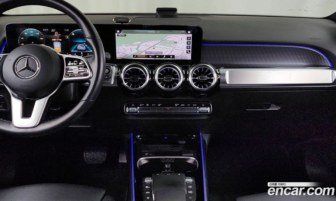 Mercedes Benz GLB-Class GLB220