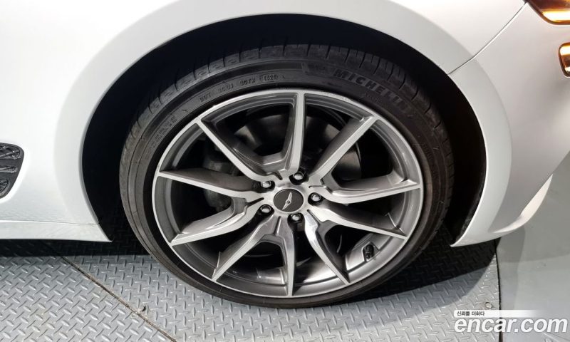 Genesis G70 Gasoline 2.0T 4WD