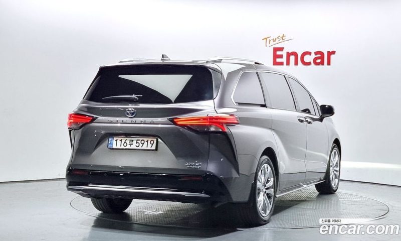 Toyota Sienna 2.5 Hybrid 2WD