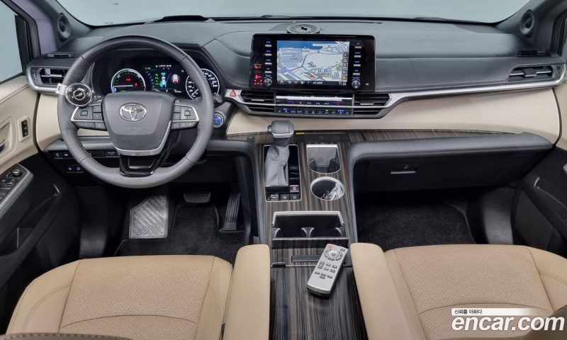 Toyota Sienna 2.5 Hybrid 2WD