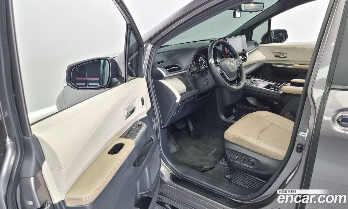 Toyota Sienna 2.5 Hybrid 2WD