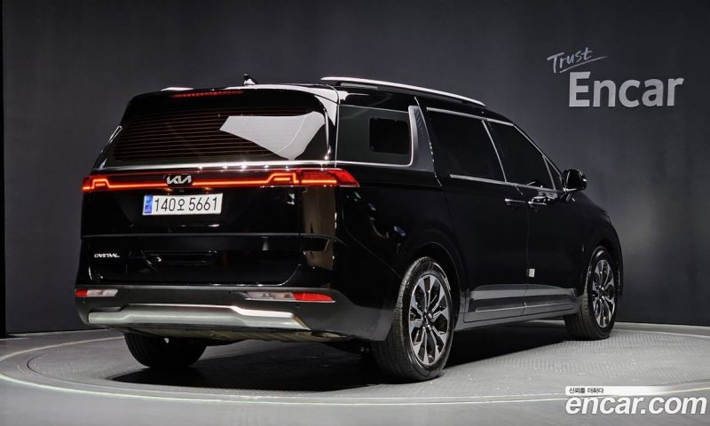 Kia Carnival 9-Seater Noblesse