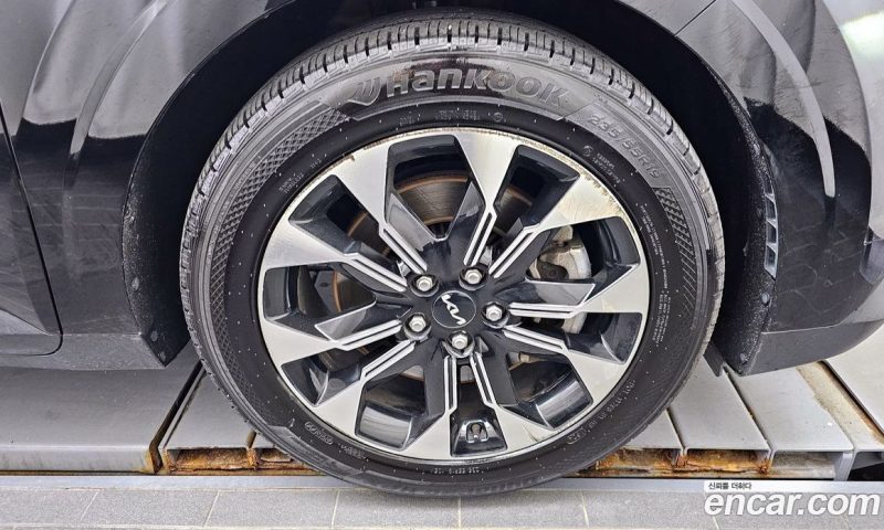 Kia Carnival 9-Seater Noblesse