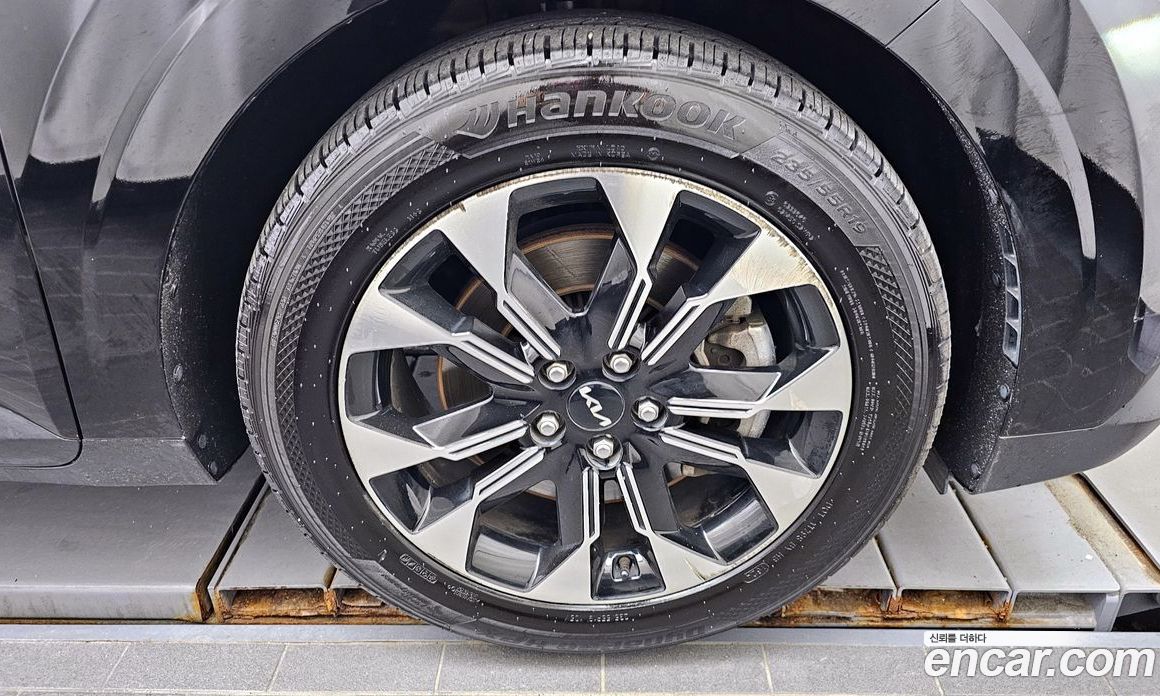 Kia Carnival 9-Seater Noblesse