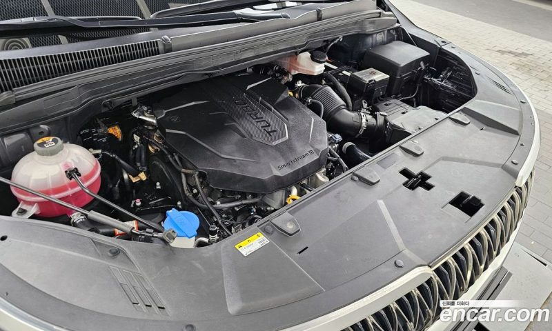 Kia Carnival 9-Seater Noblesse