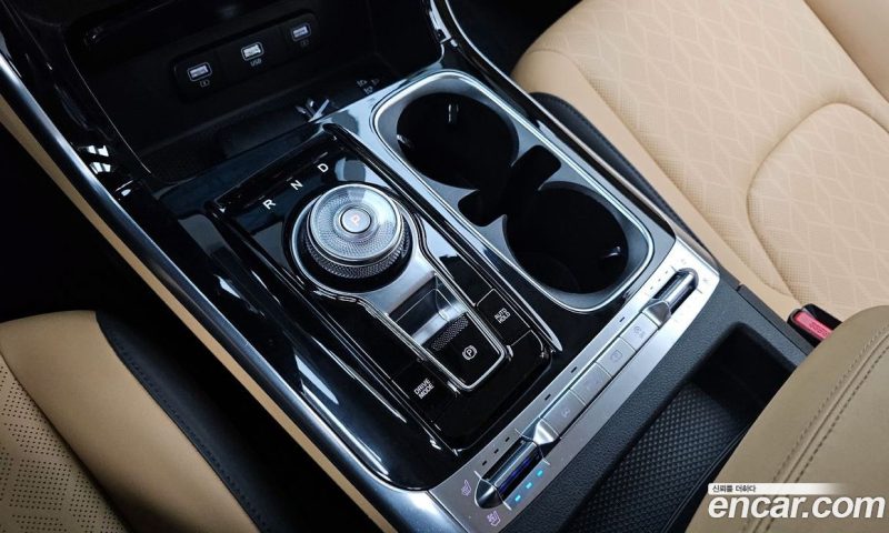 Kia Carnival 9-Seater Noblesse