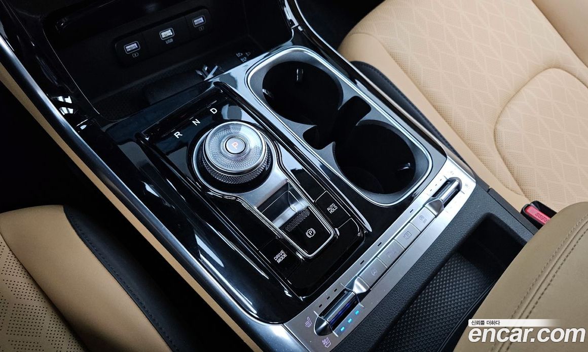 Kia Carnival 9-Seater Noblesse